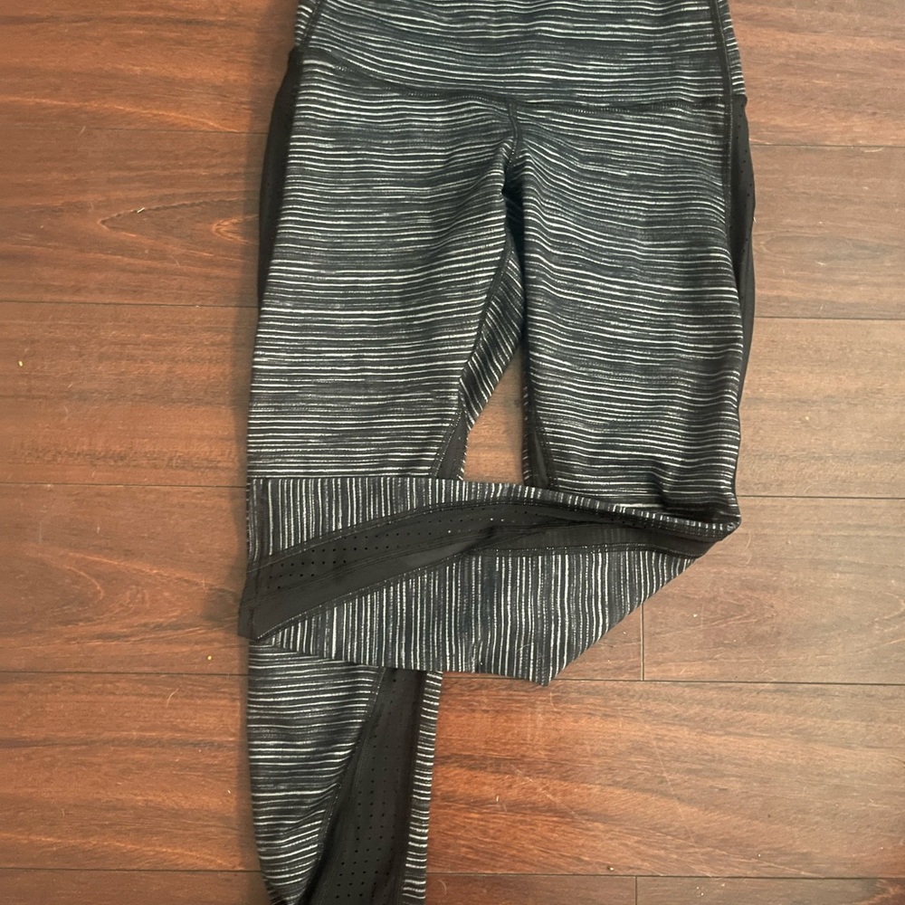 Lululemon Wunder Under Crop in Battleship Black size 4